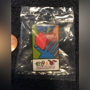 VINTAGE DISNEY TRADING PIN: Epcot Food & Wine Festival/2002/NWT/NEW-IN-PLASTIC